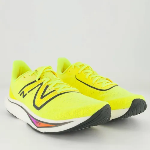 Tênis New Balance Fuelcell Rebel