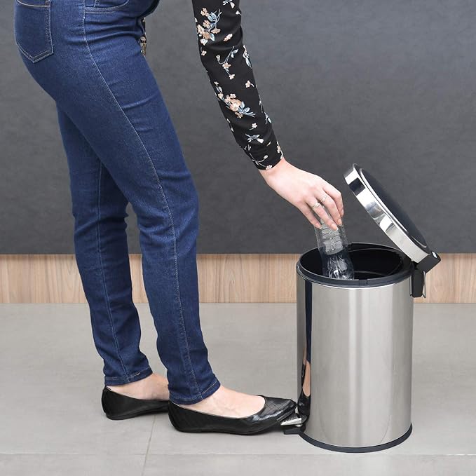 Lixeira com Pedal em Aço Inox
