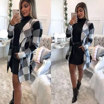 Casaco feminino tipo cardigan estampa xadrez, kimono de frio, sobretudo tricô/tricot